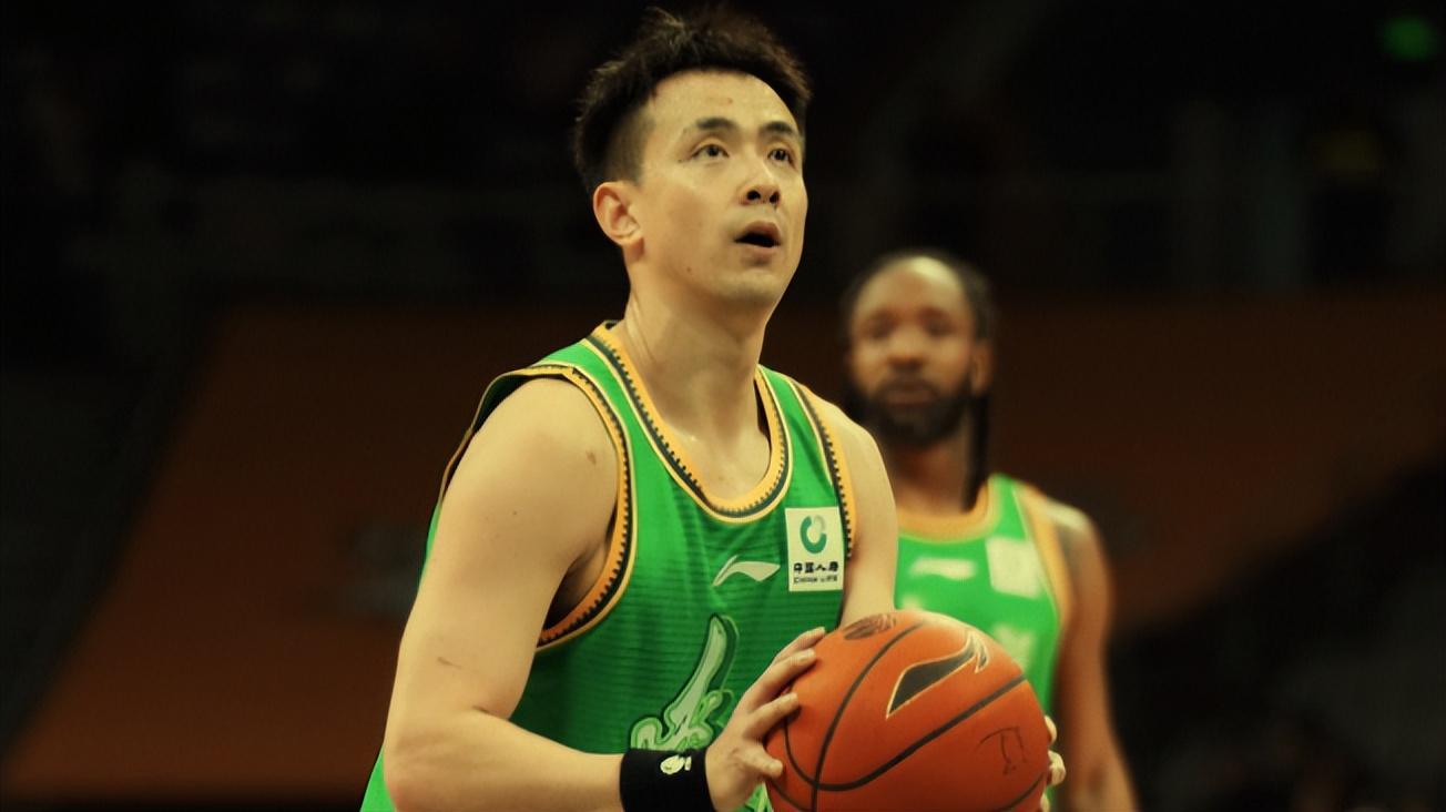 开云APP-赵继伟4+3！哈维三分球5中3得9分,布罗金顿3分1失误,辽篮落后10分